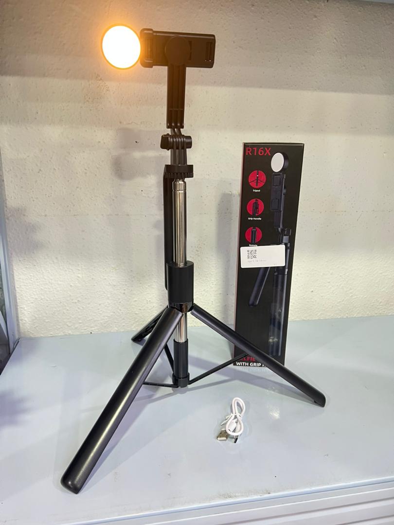 Selfie Stick with Grip Handle 自拍杆 【R16X SINGLE LIGHT 单灯版】