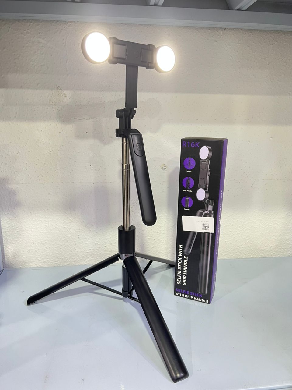 Selfie Stick with Grip Handle 自拍杆【R16K DOUBLE LIGHT 双灯版】