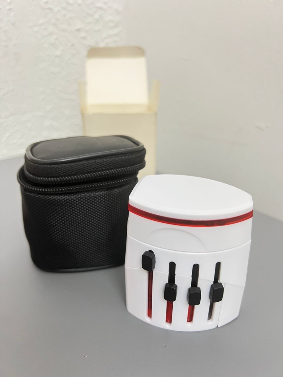 全球通用旅行转换插头  Worldwide Travel Charger Adapter