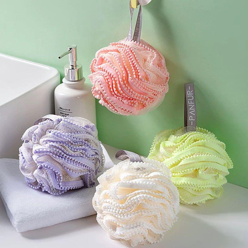 Lace-trimmed bath sponge 花边沐浴球